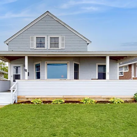 Ocean Front Cottage - Long Beach